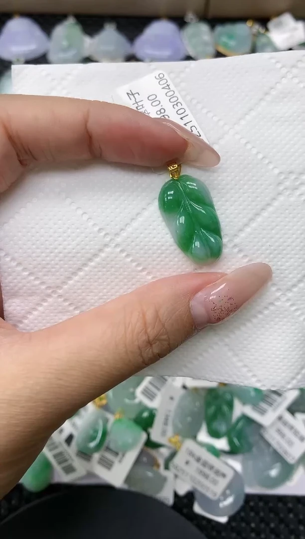 颈饰18K金镶嵌翡翠 1111111111