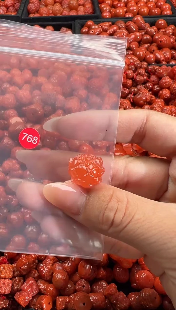 颈饰未镶嵌南红玛瑙1