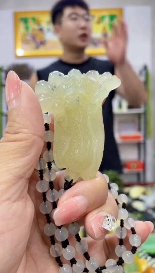 蛇纹石玉未镶嵌吊坠