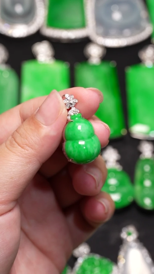 翡翠18K金镶嵌吊坠(不含链)吊坠