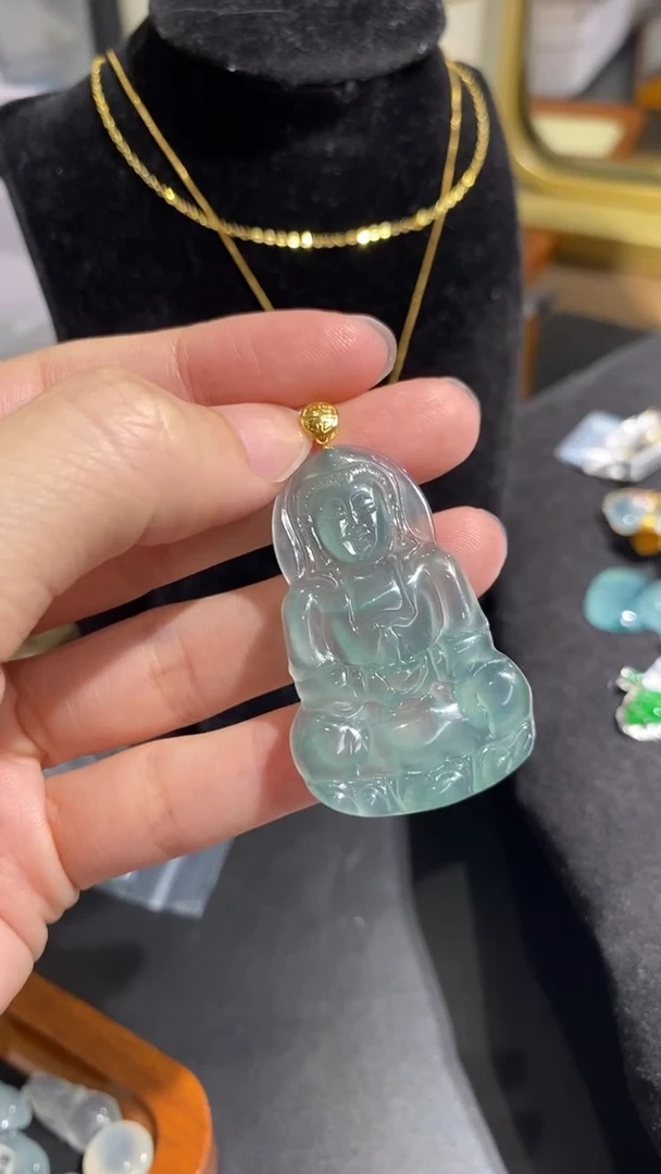 翡翠18K金镶嵌颈饰吊坠