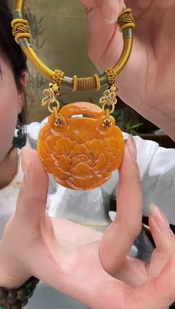 颈饰未镶嵌翡翠吊坠