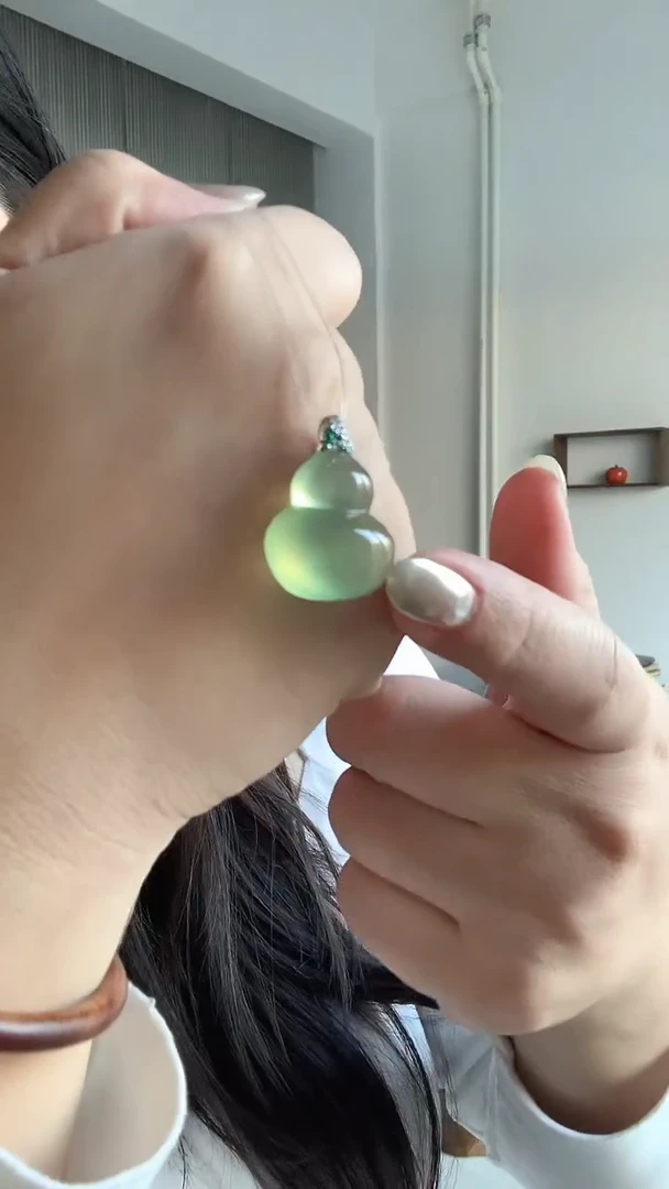 未镶嵌蛇纹石玉吊坠(不含链)葫芦