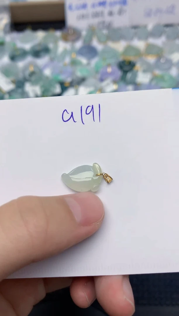 翡翠未镶嵌颈饰天然缅甸A货翡翠