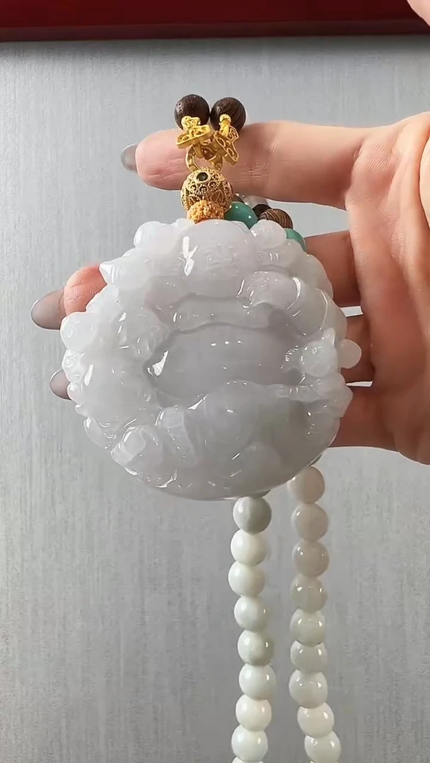 翡翠未镶嵌颈饰佛公