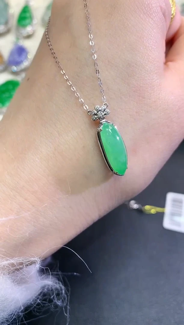 【闪购商品】翡翠颈饰18K金镶嵌C3