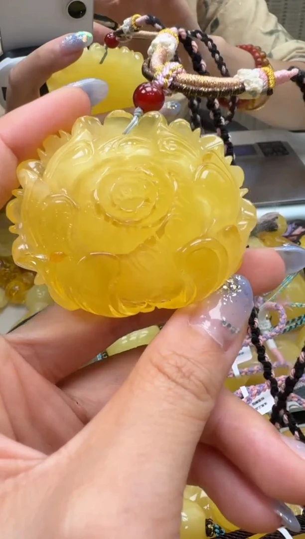 裸石琥珀未镶嵌如图