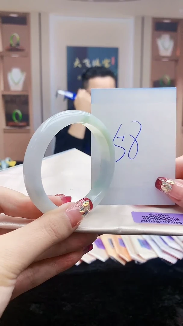 【闪购商品】翡翠手镯未镶嵌    H40-39