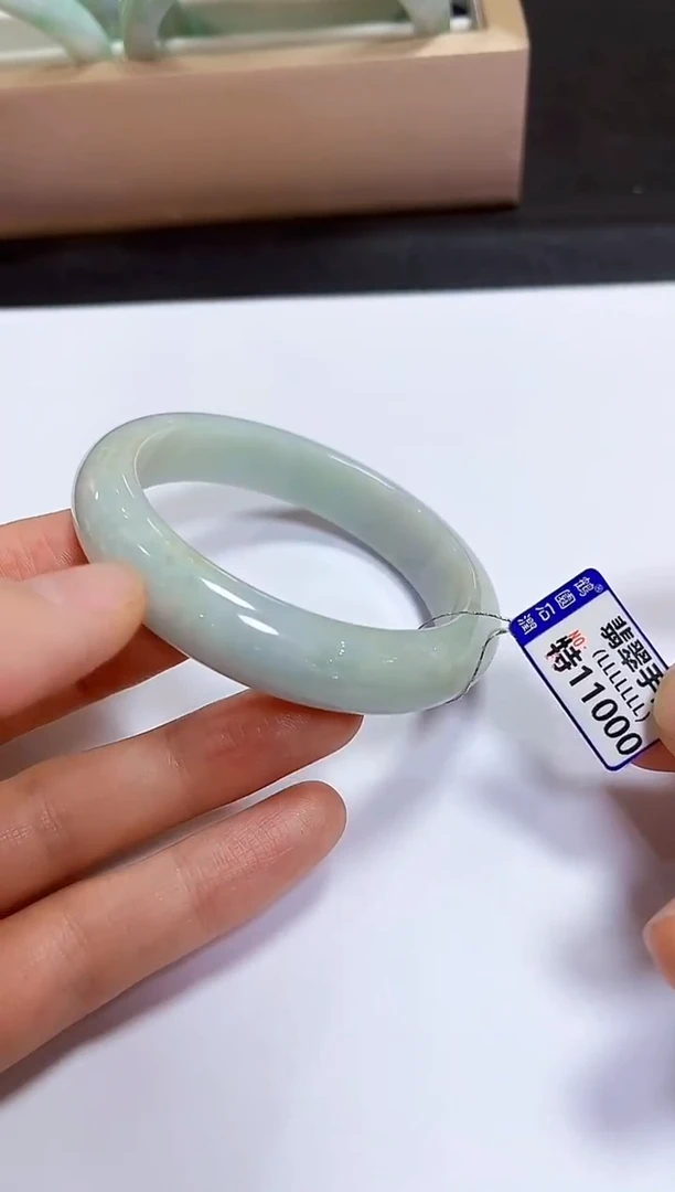 颈饰未镶嵌翡翠55手镯