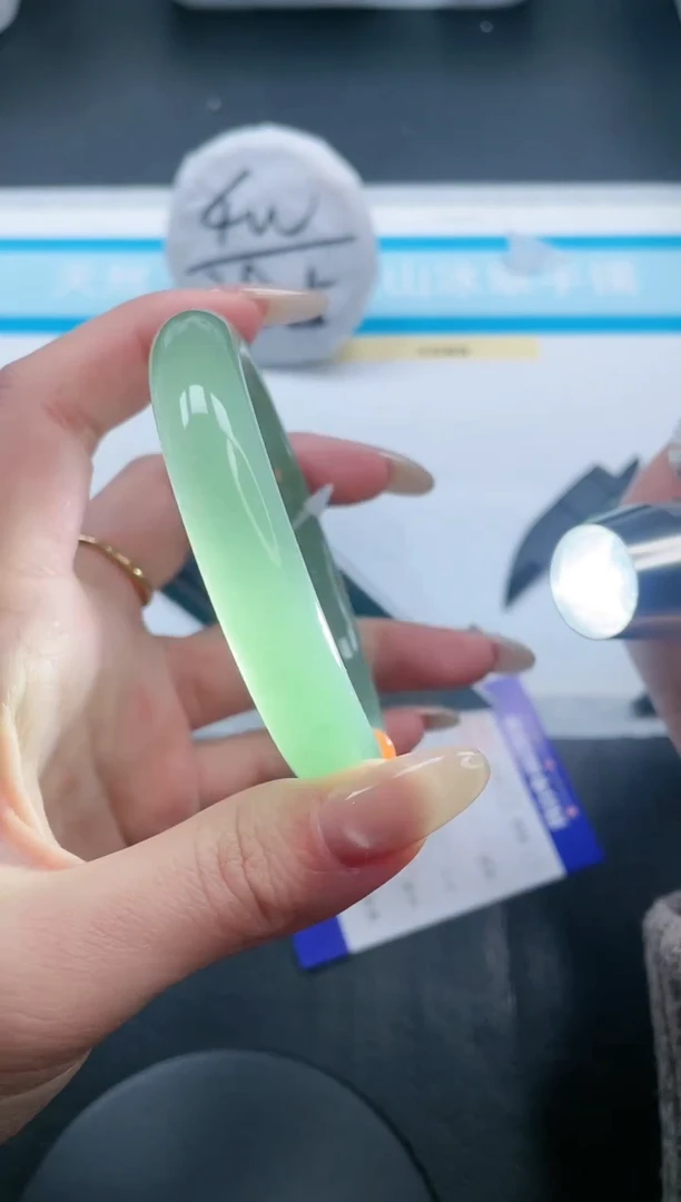 【闪购商品】石英质玉手镯未镶嵌24V259-60