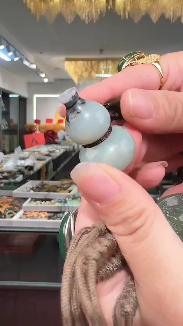 未镶嵌岫玉颈饰吊坠