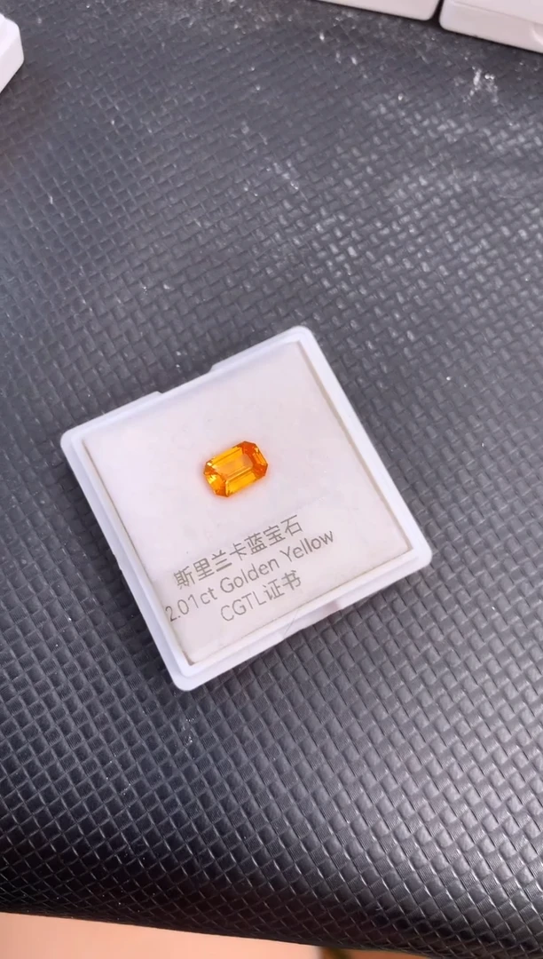 蓝宝石裸石天然黄色蓝宝石