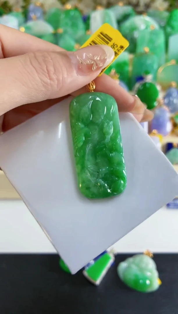 吊坠(不含链)18K金镶嵌翡翠挂件