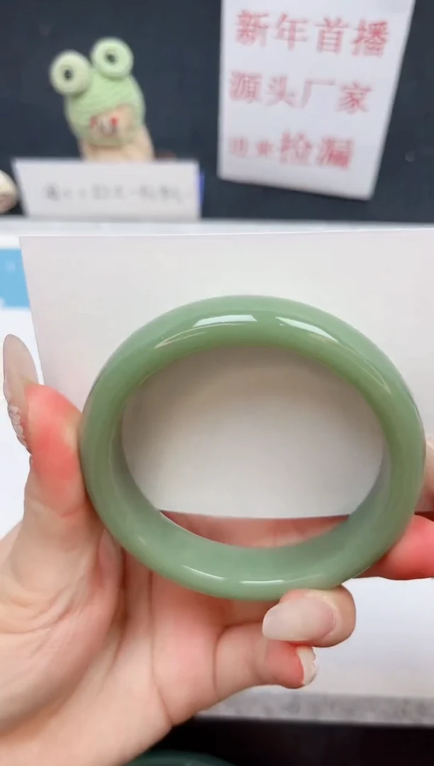 【闪购商品】石英质玉手镯未镶嵌260-57