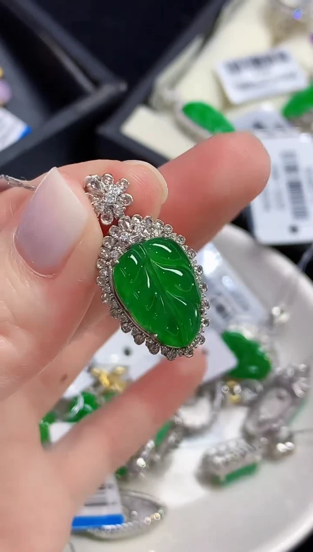 吊坠(不含链)18K金镶嵌翡翠多样性发其一