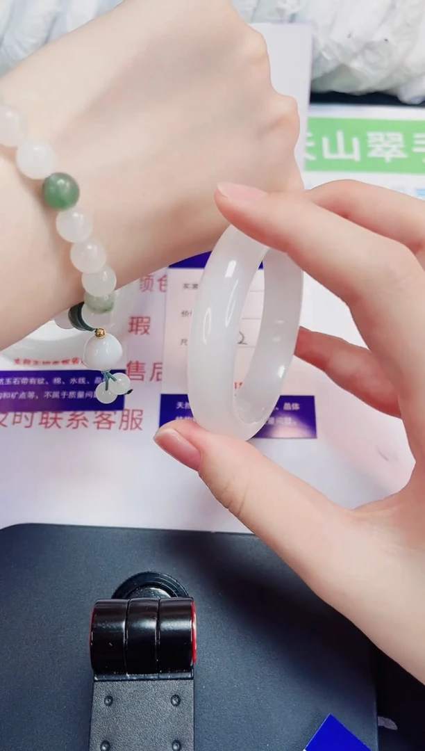 石英质玉手镯未镶嵌36-52/53