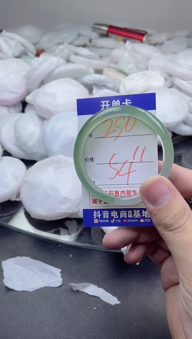 玛瑙/玉髓手镯未镶嵌250
