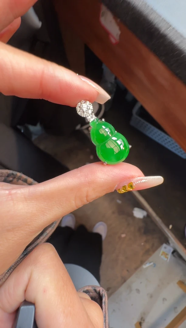 未镶嵌定制翡翠翡翠A货有轻微色差属于正常现象，葫芦多样性发货1