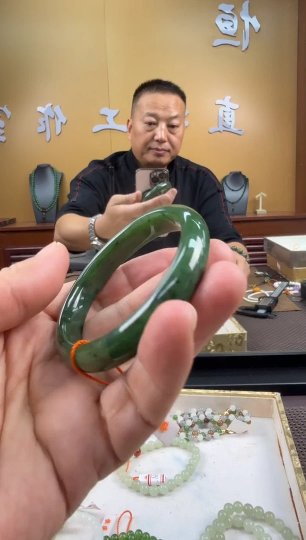 颈饰未镶嵌和田玉手镯62
