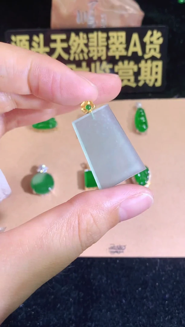 翡翠18K金镶嵌颈饰源头翡翠工厂一手货源