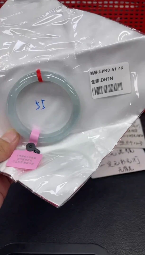 翡翠手镯未镶嵌翡翠手镯