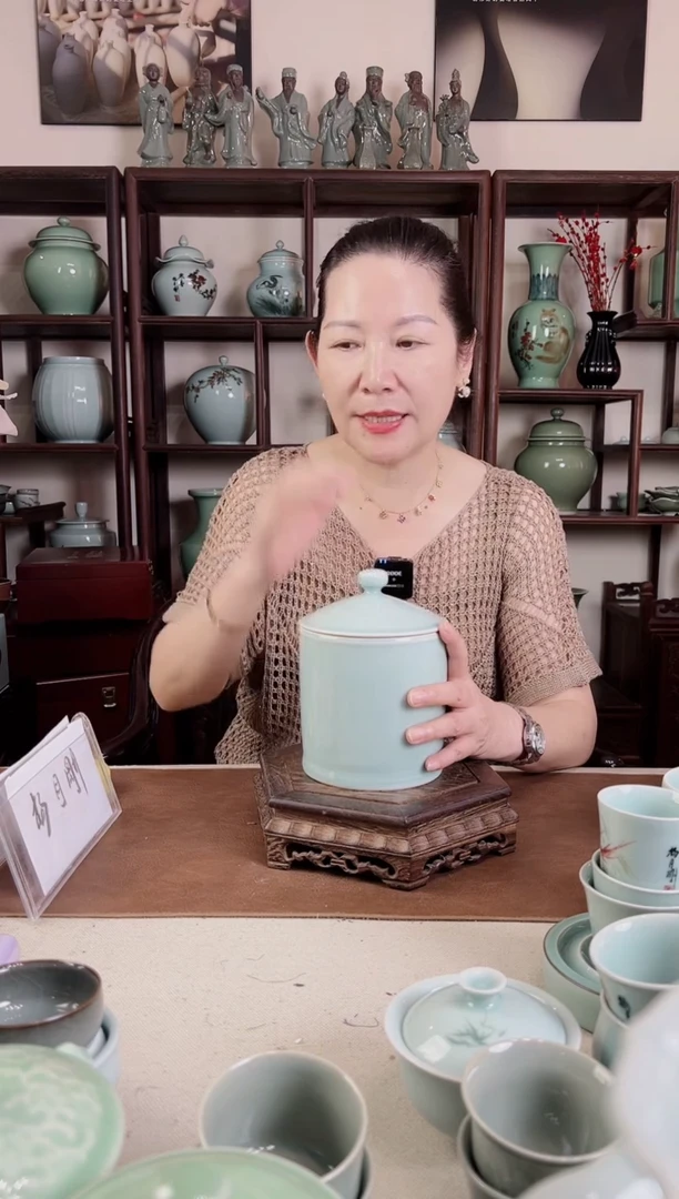 纯手工 粉青 直筒盖罐