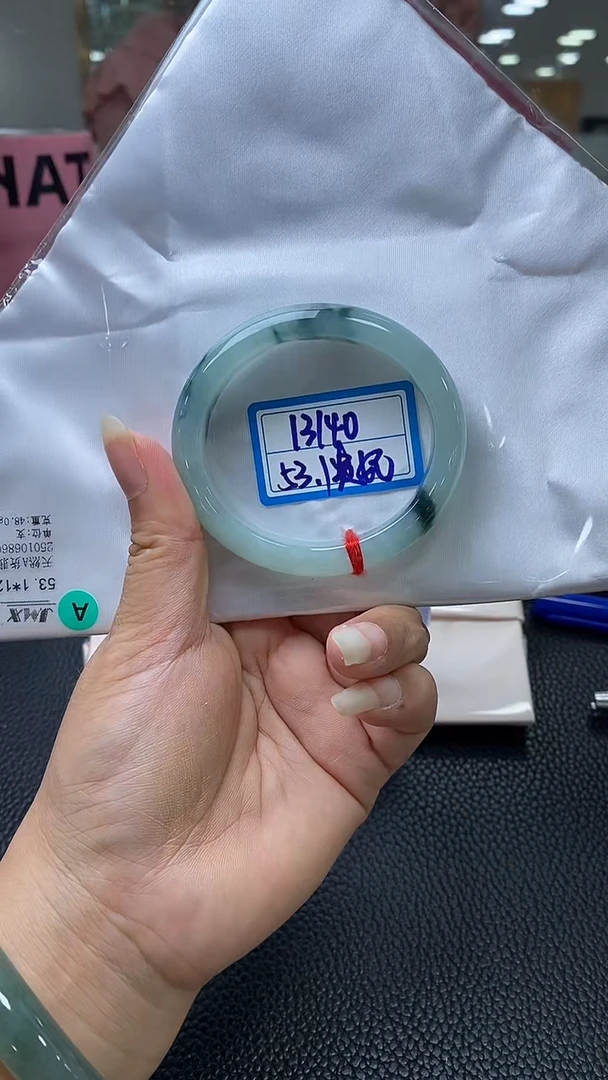 翡翠手镯未镶嵌12