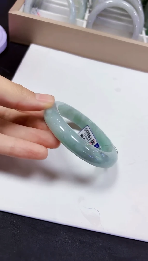 颈饰未镶嵌翡翠手镯57