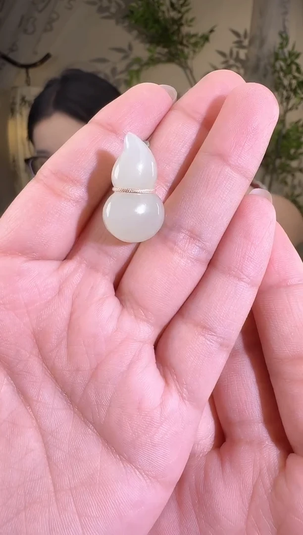 和田玉未镶嵌颈饰葫芦 xp