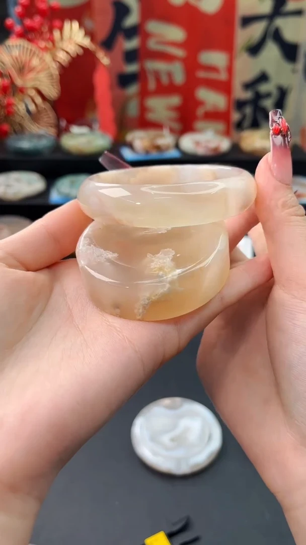 【闪购商品】石英质玉手镯未镶嵌赠送镯心（57圈口）无证书