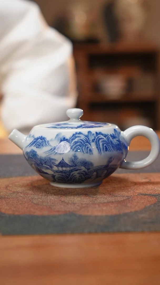 【闪购商品】福利款全手工手绘青花山水泡茶壶