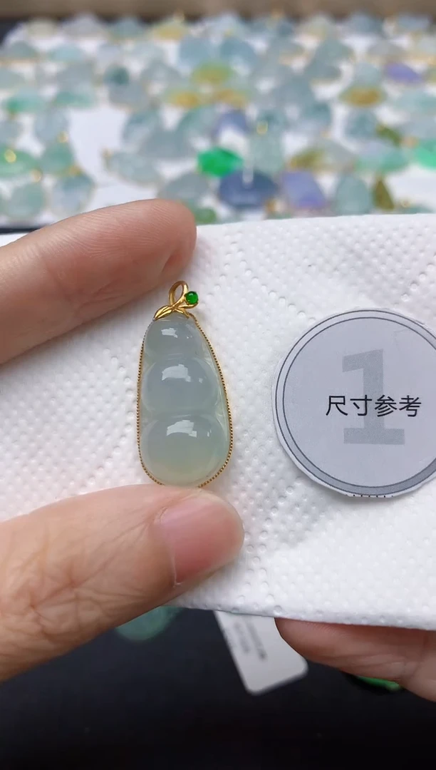 翡翠18K金镶嵌颈饰天然缅甸A货翡翠