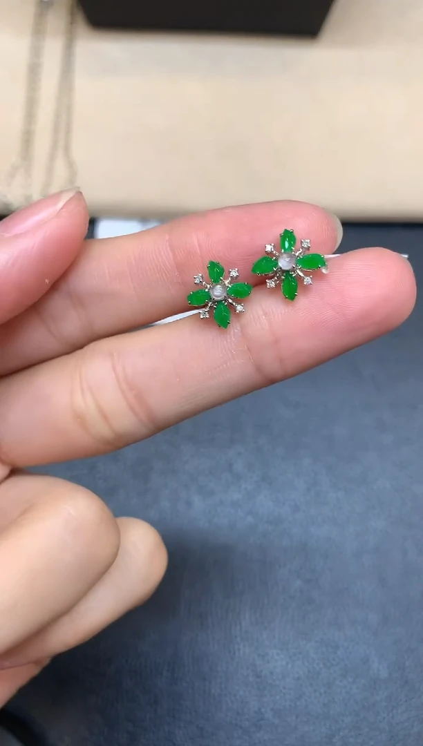 18K金镶嵌翡翠耳饰随形【无服务费