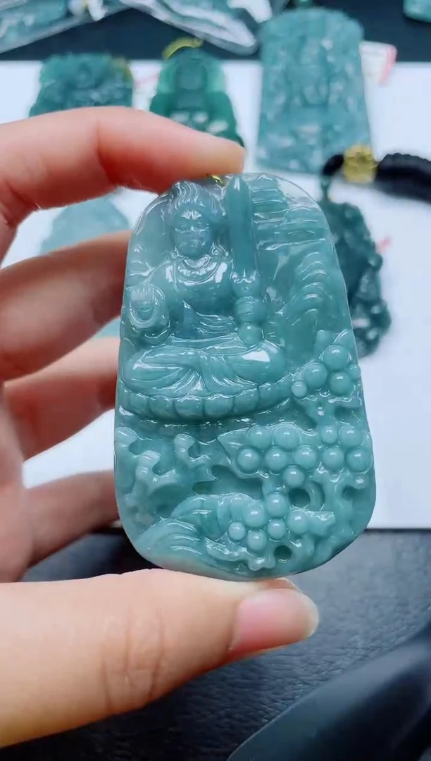 翡翠未镶嵌颈饰
