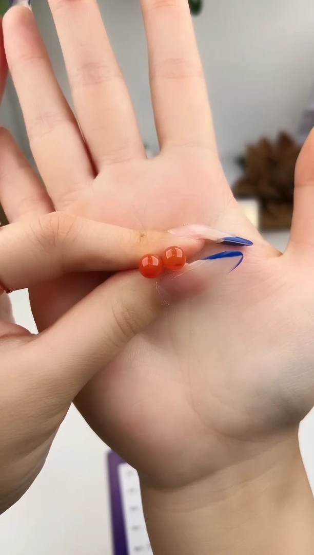 未镶嵌和田玉耳钉微色差