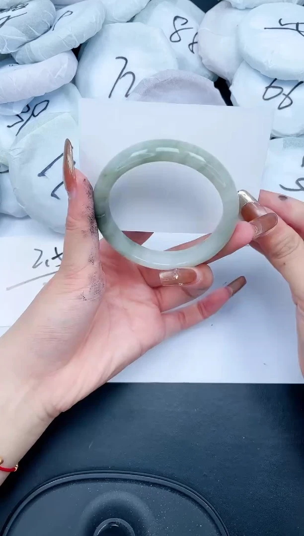 【闪购商品】石英质玉手镯未镶嵌190-