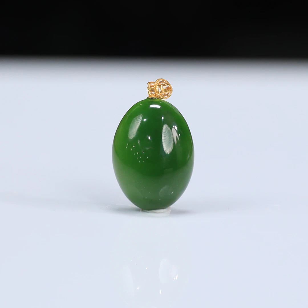 【潮生珠宝】严选精品和田玉碧玉辣阳绿18k金鸽子蛋吊坠