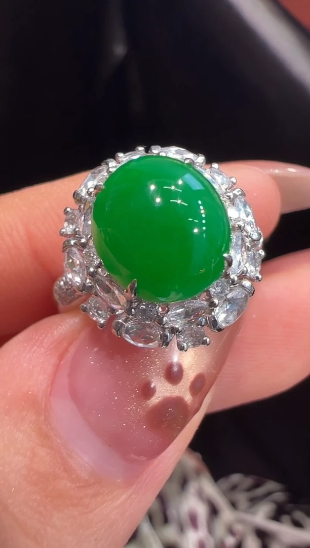 18K金镶嵌戒指翡翠戒指