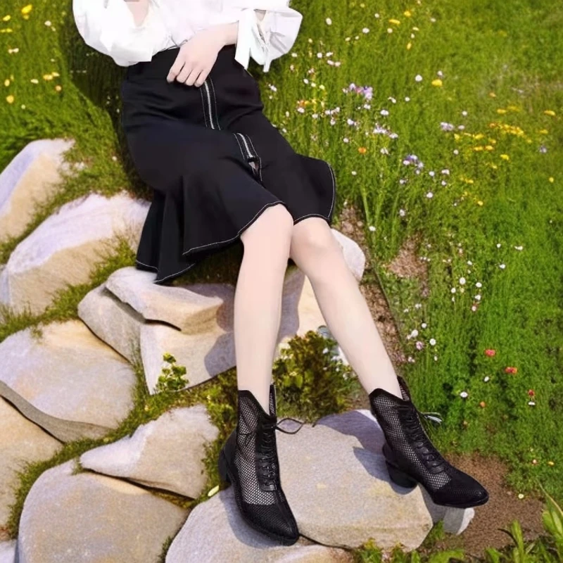 5816夏季网红款网纱马丁靴透气网纱春夏薄款凉靴女网面风休闲