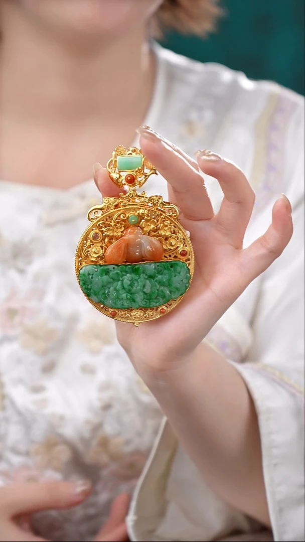 颈饰未镶嵌翡翠国**业翡翠吊坠