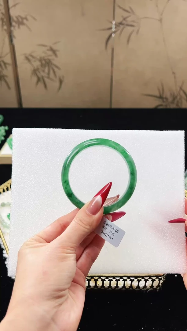 【闪购商品】石英质玉手镯未镶嵌天然非洲翠手镯5657