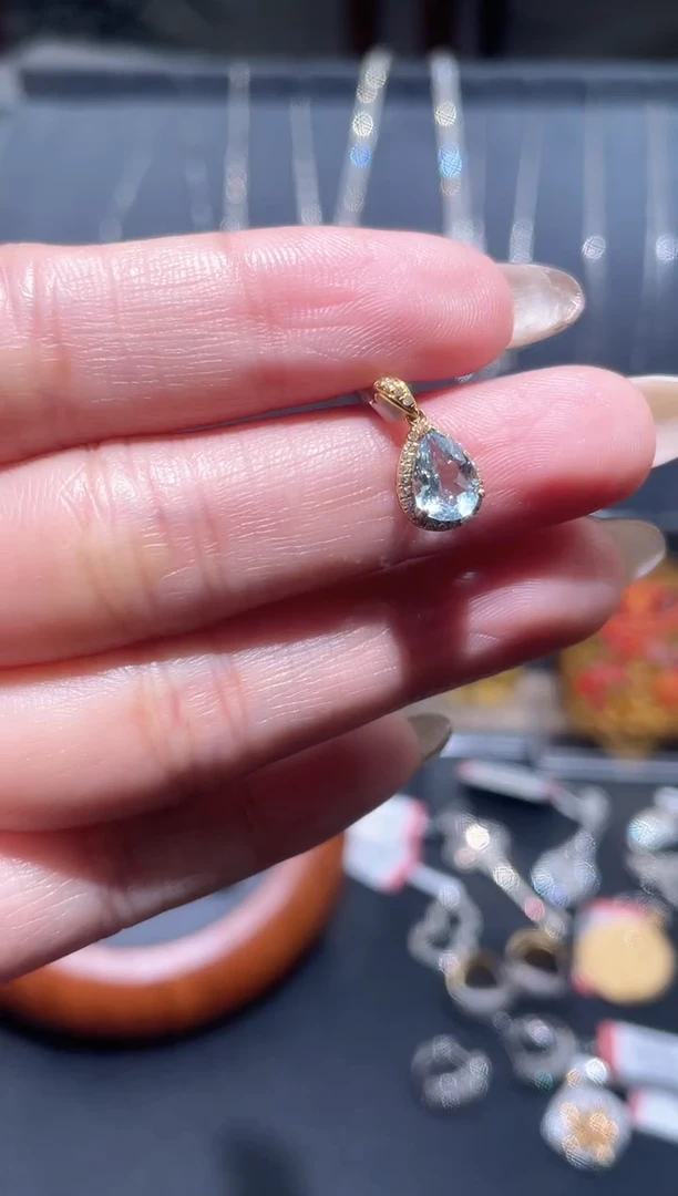 【闪购商品】海蓝宝石吊坠(不含链)18K金镶嵌海蓝宝吊坠