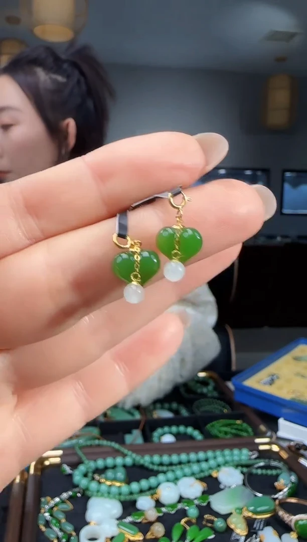 吊坠(不含链)18K金镶嵌和田玉多样性发货拍一发一