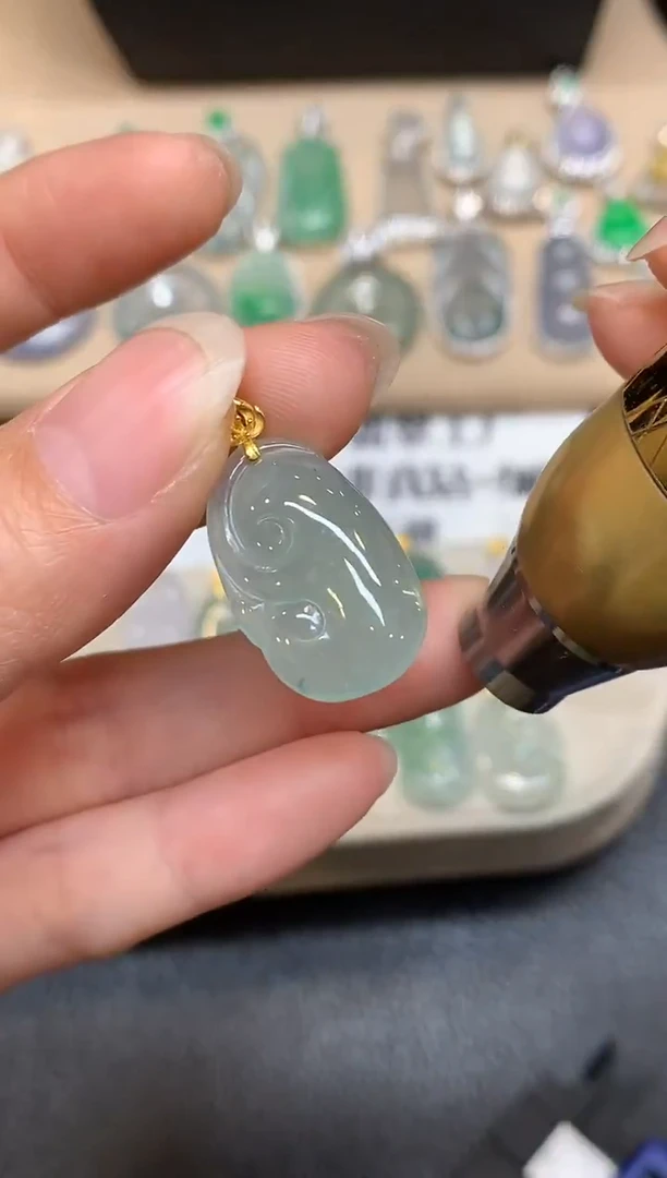 颈饰18K金镶嵌翡翠如意【无服务费