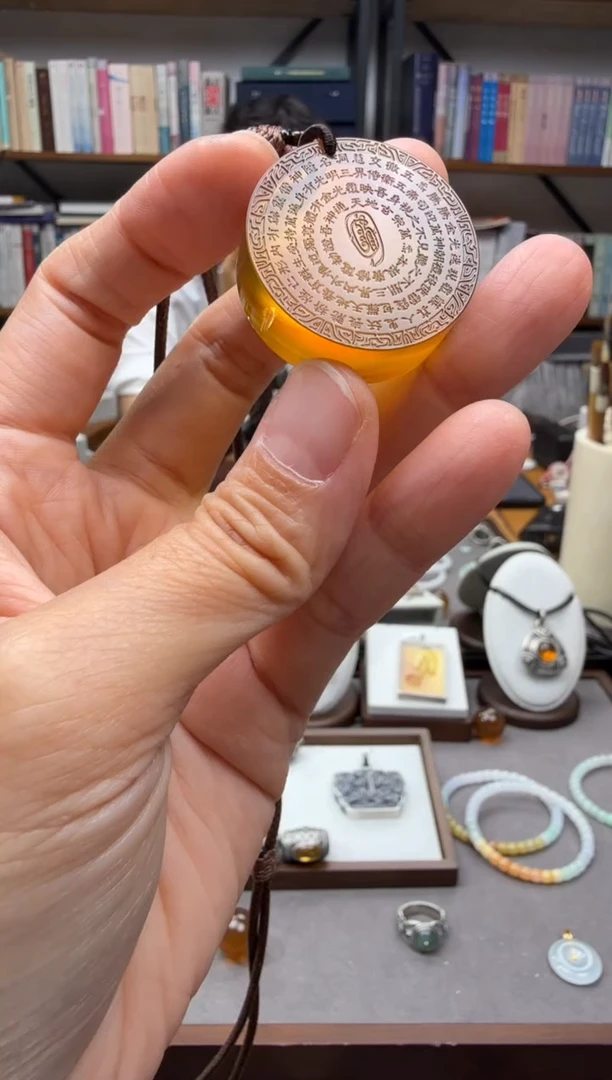 琥珀颈饰未镶嵌金光咒吊坠