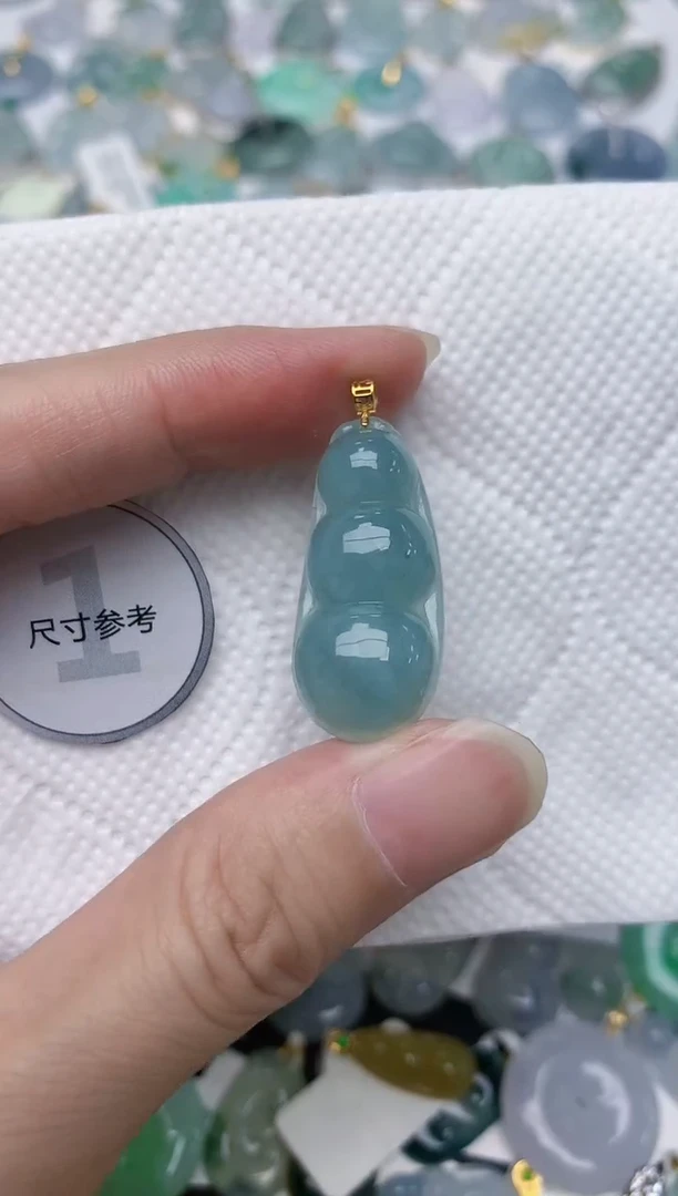 颈饰18K金镶嵌翡翠天然A货翡翠