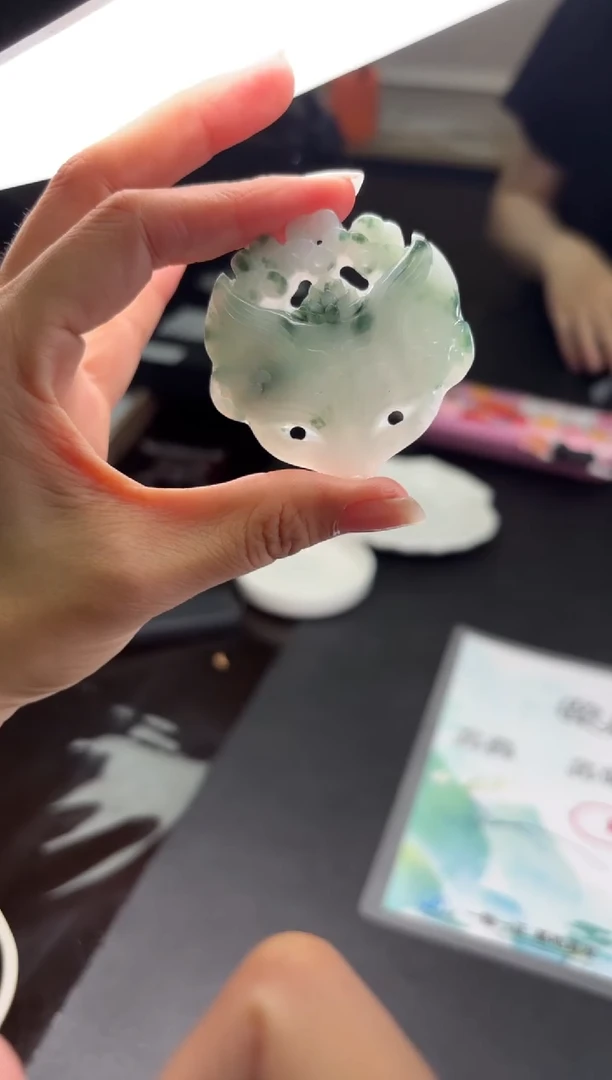 翡翠挂件未镶嵌发一件L0701-29