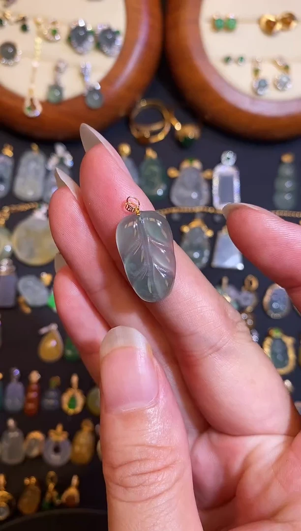 翡翠18K金镶嵌颈饰天然A货翡翠