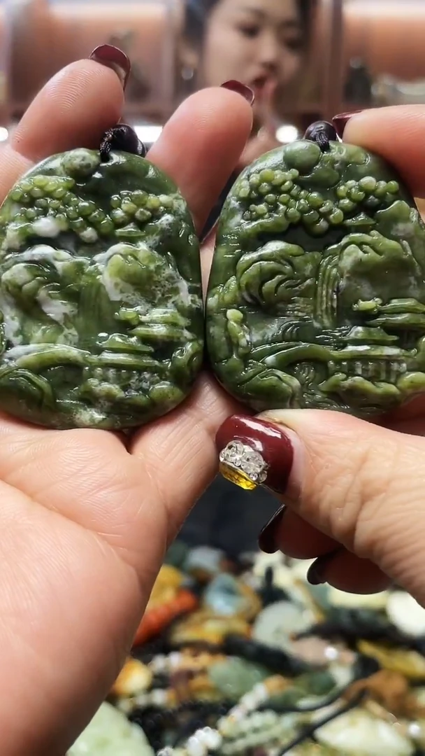 未镶嵌蛇纹石玉吊坠