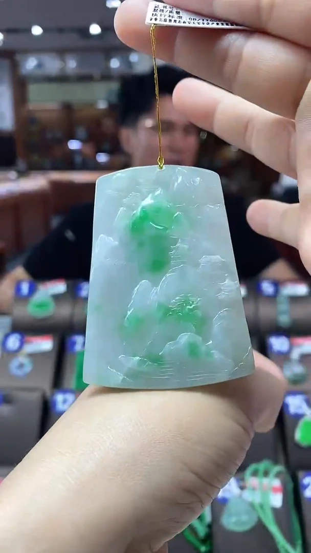 颈饰未镶嵌翡翠山水牌
